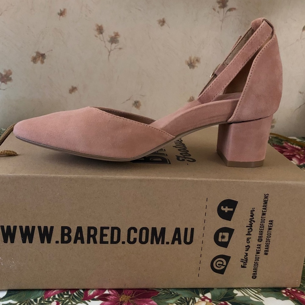Bared Womens Shoe, Size 8.5M , light peach/pink